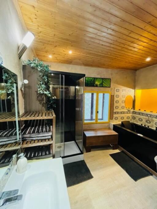 Maison De Village, Jacuzzi, Salle Cinema Valencin Exteriör bild
